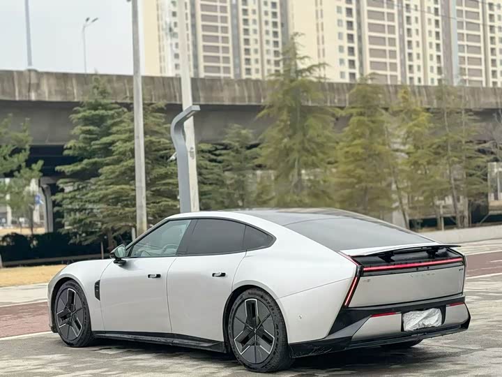 Фото 9 - XPeng P7