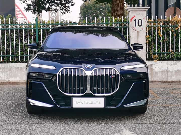 Фото 2 - BMW 7 Series Hybrid
