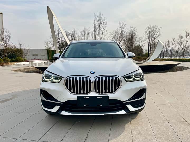 Фото 2 - BMW X1