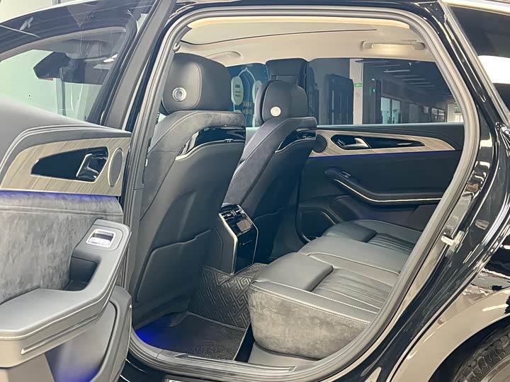 Фото 7 - Hongqi H9