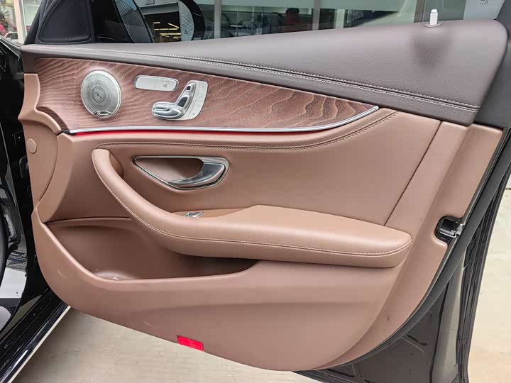 Фото 9 - Mercedes-Benz E-Class Hybrid