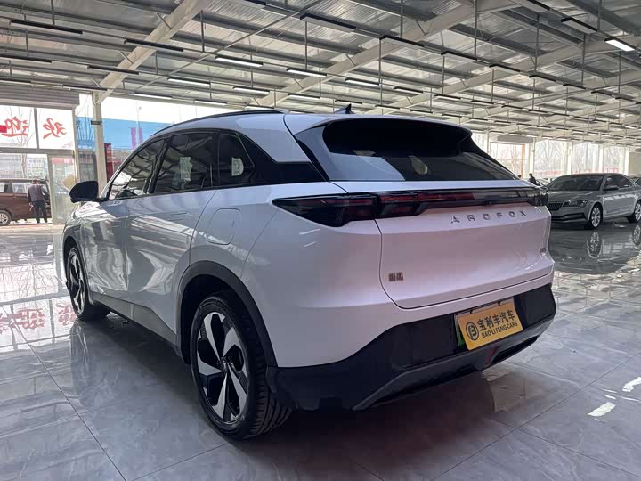 Photo 4 - BAIC Arcfox Alpha T5