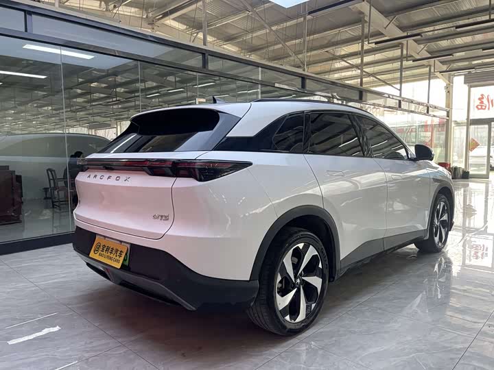 Photo 5 - BAIC Arcfox Alpha T5