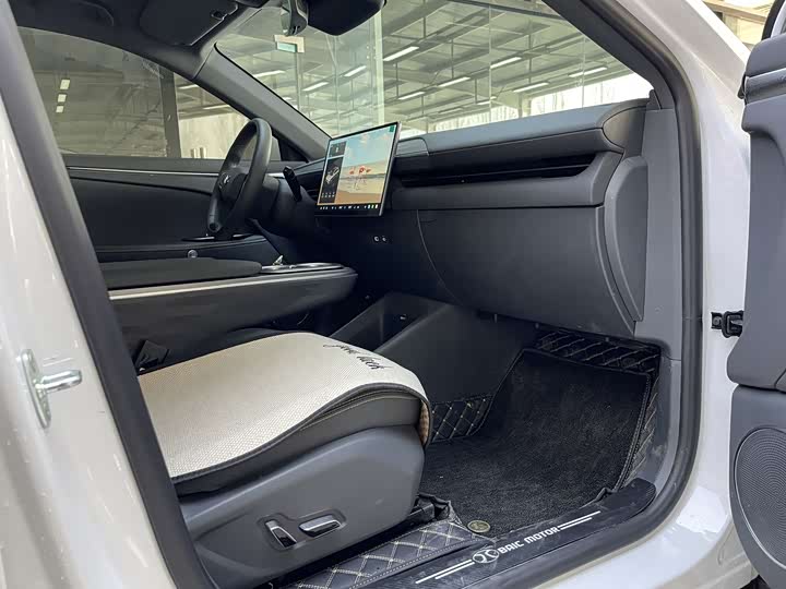 Photo 9 - BAIC Arcfox Alpha T5