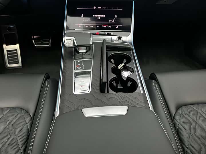 Фото 7 - Audi A6L