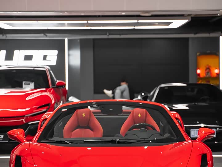 Фото 7 - Ferrari F8