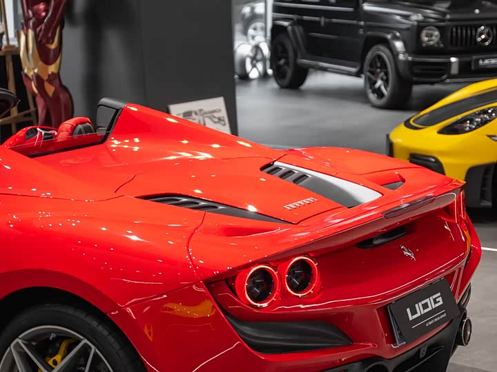 Фото 8 - Ferrari F8