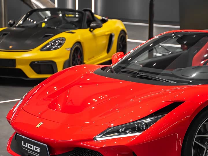 Фото 9 - Ferrari F8