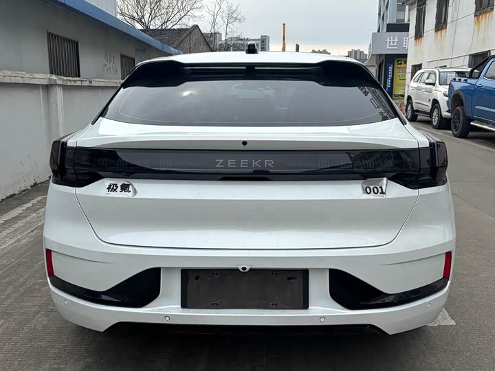 Photo 4 - Zeekr 001