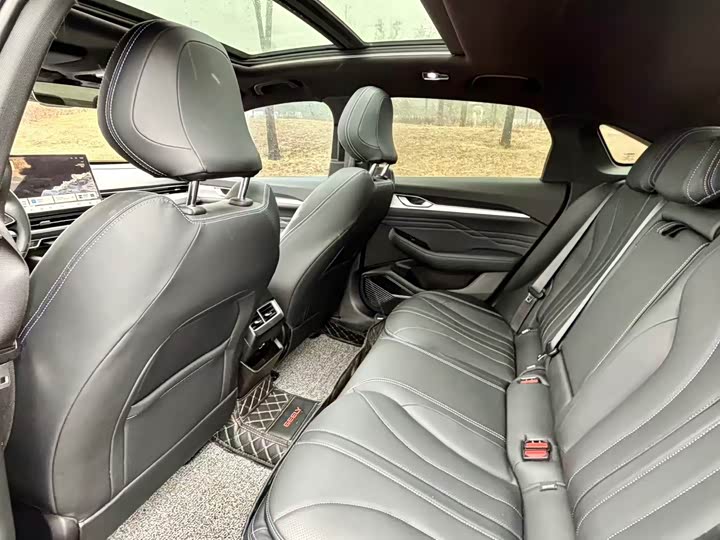 Фото 6 - Geely Preface