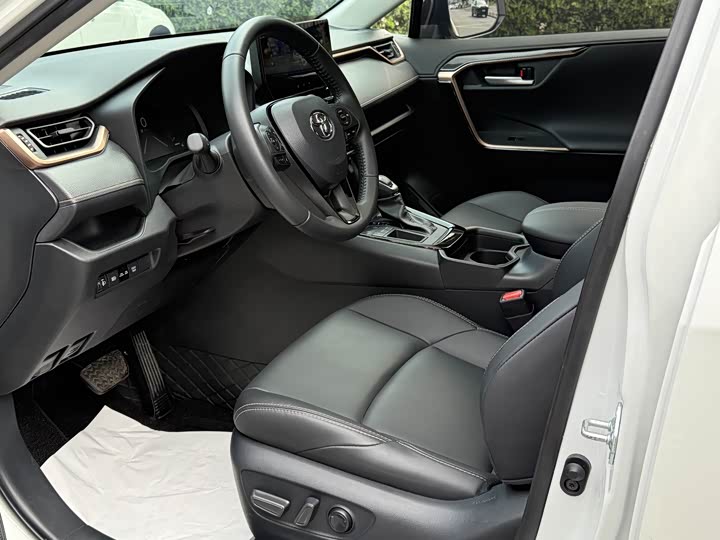 Фото 9 - Toyota Wildlander