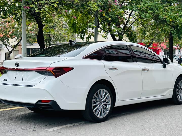 Фото 4 - Toyota Avalon