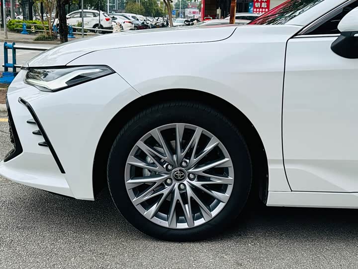 Фото 5 - Toyota Avalon