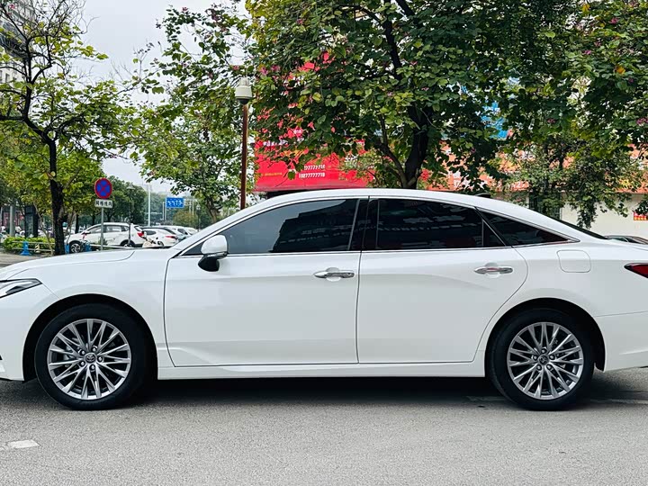 Фото 6 - Toyota Avalon