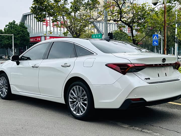 Фото 7 - Toyota Avalon