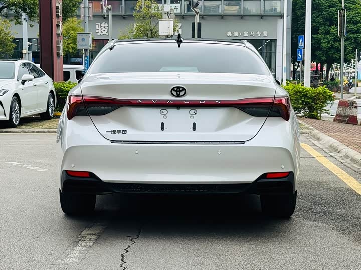 Фото 8 - Toyota Avalon