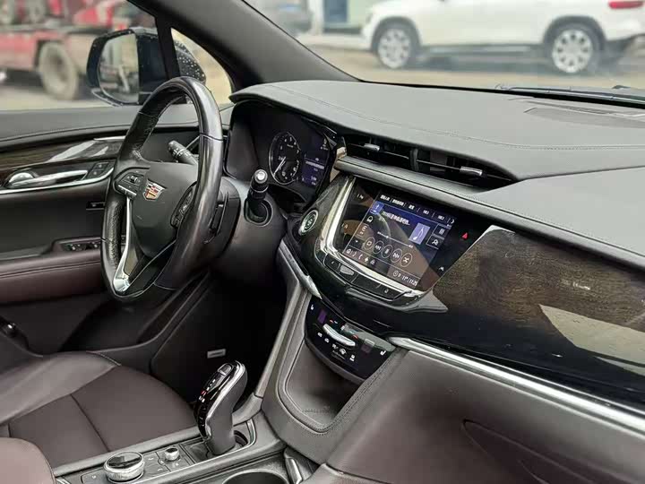 Фото 7 - Cadillac XT6