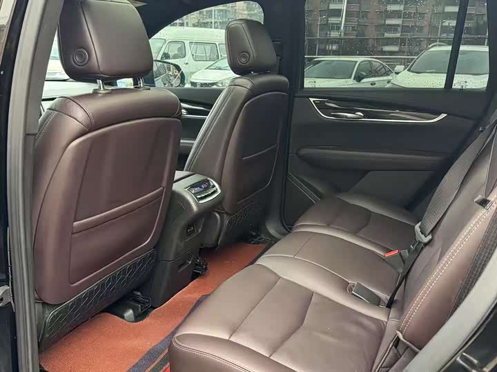 Фото 8 - Cadillac XT6