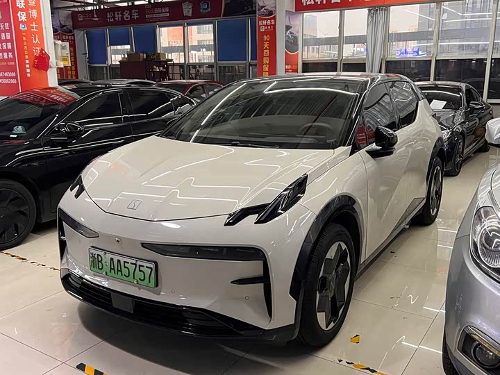 Фото 1 - Zeekr X