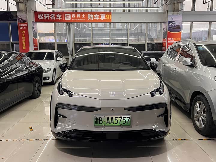 Фото 2 - Zeekr X