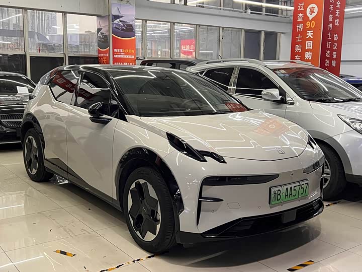 Фото 3 - Zeekr X