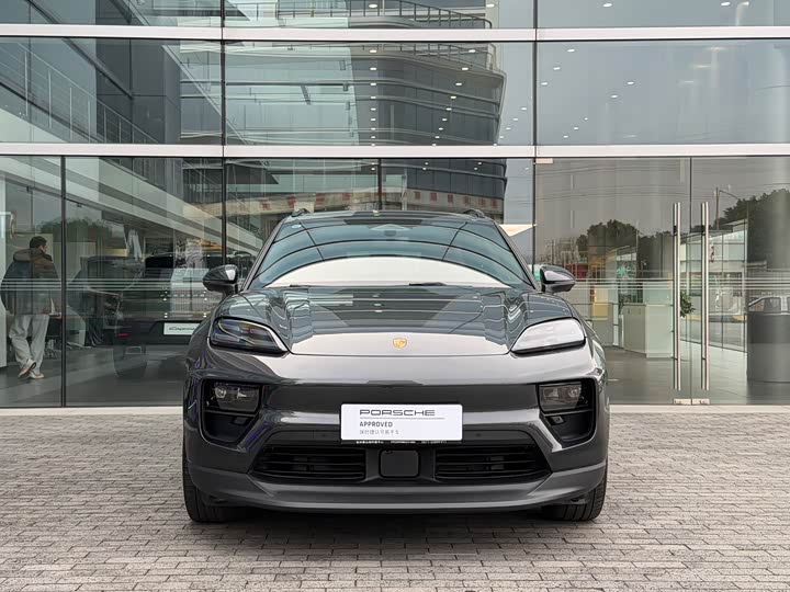 Фото 3 - Porsche Macan EV