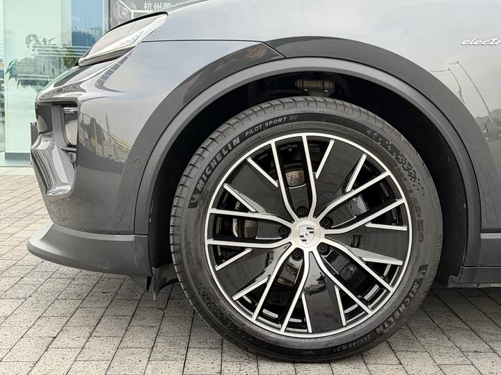 Фото 9 - Porsche Macan EV