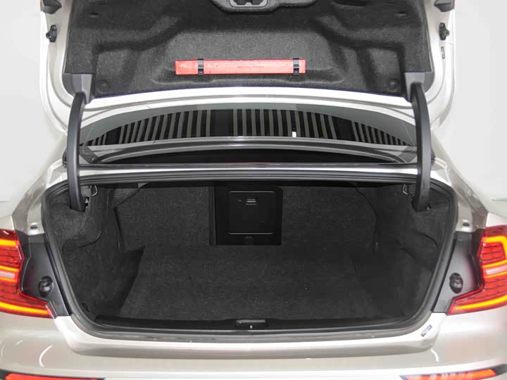 Фото 7 - Volvo S60