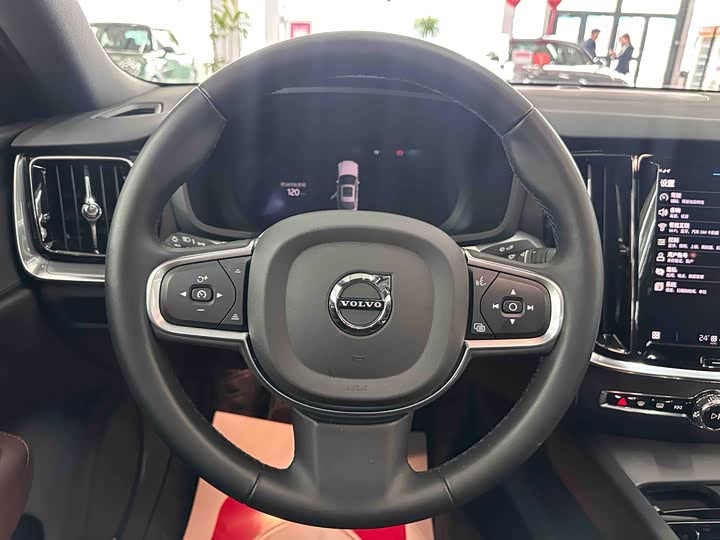 Фото 9 - Volvo S60