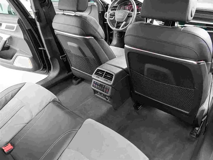 Фото 9 - Audi A6L