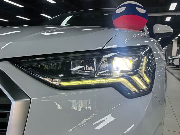 Фото 4 - Audi Q3