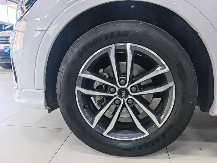 Фото 6 - Audi Q3