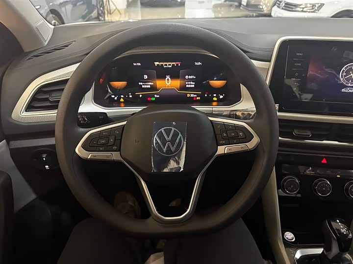 Фото 8 - Volkswagen T-Roc