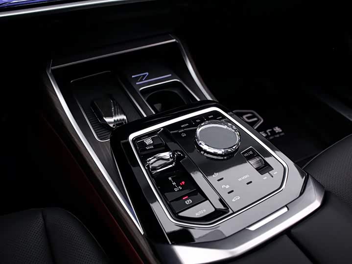 Фото 9 - BMW 7 Series