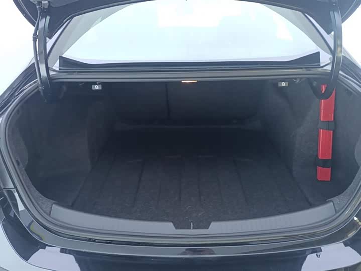 Фото 4 - Chevrolet Malibu XL