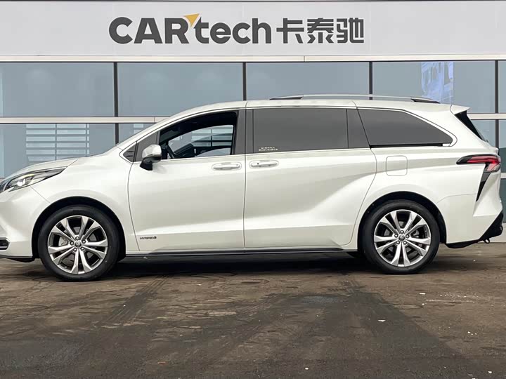 Photo 3 - Toyota Sienna