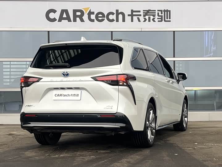 Photo 4 - Toyota Sienna