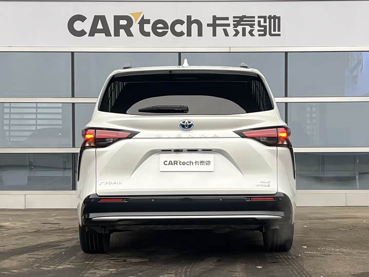 Photo 5 - Toyota Sienna