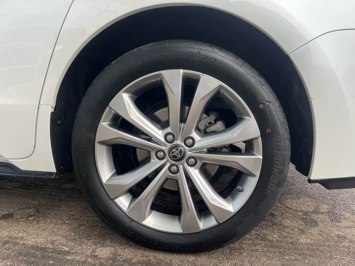 Photo 7 - Toyota Sienna