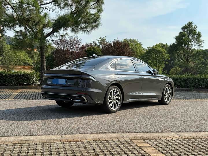 Photo 4 - Lincoln Z (Zephyr)