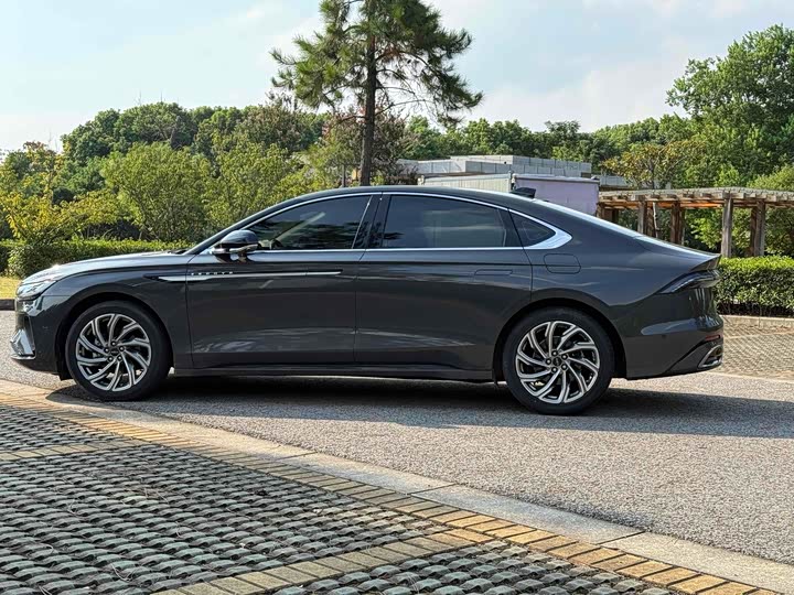 Photo 6 - Lincoln Z (Zephyr)