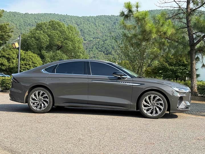 Photo 7 - Lincoln Z (Zephyr)