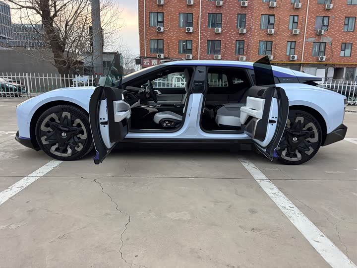 Фото 4 - HiPhi Z