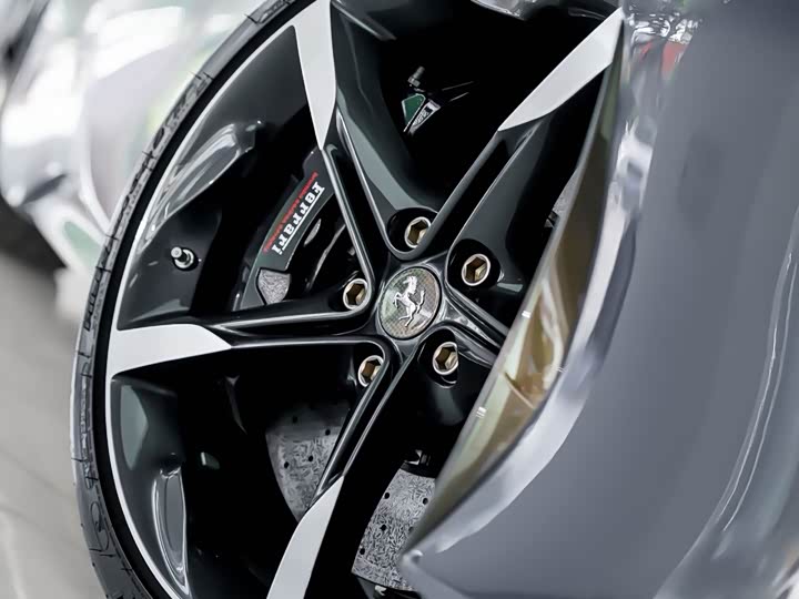 Фото 9 - Ferrari SF90