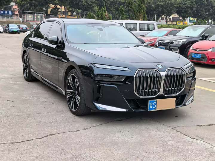 Фото 3 - BMW 7 Series