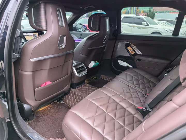 Фото 8 - BMW 7 Series