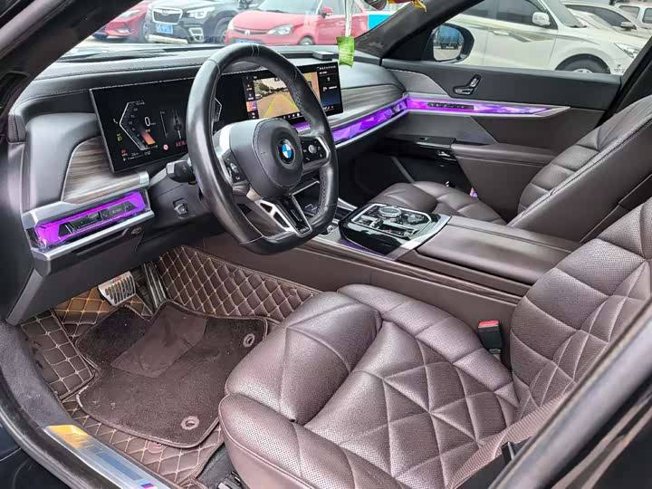 Фото 9 - BMW 7 Series