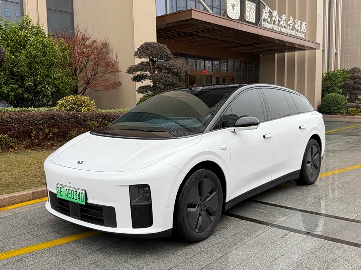 Фото 1 - LiXiang i6