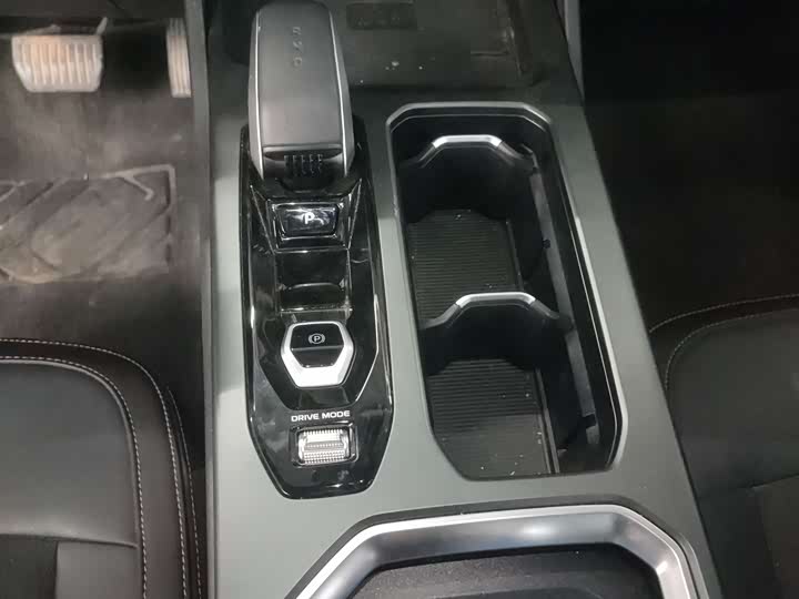 Фото 7 - Geely Okavango L