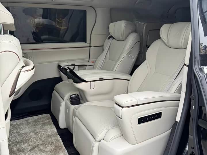 Фото 5 - Lexus LM